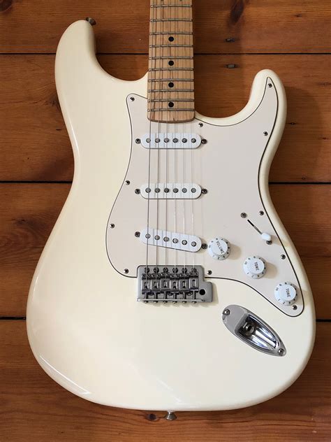 fender stratocaster mexican price